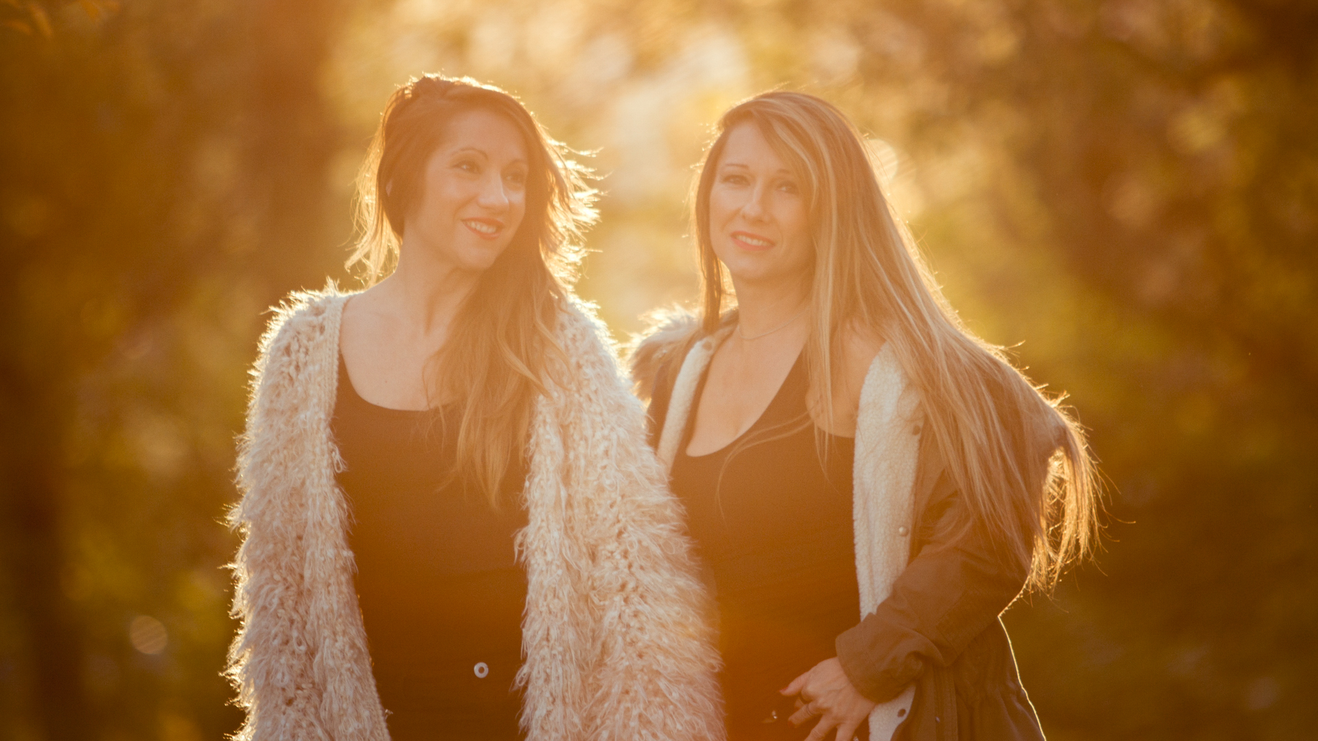 Sesion de fotos exterior pareja de chicas modelos Euskadi.