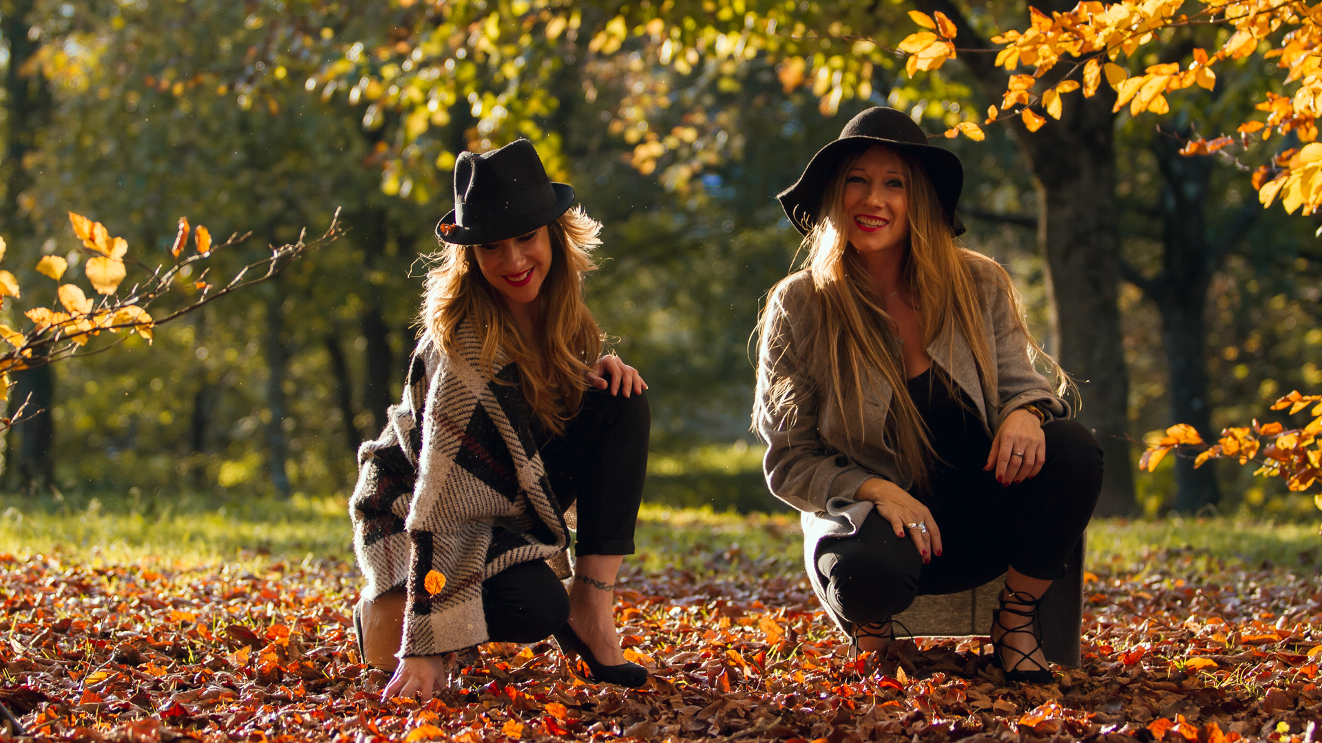 Sesion de fotos exterior pareja de chicas modelos Euskadi.